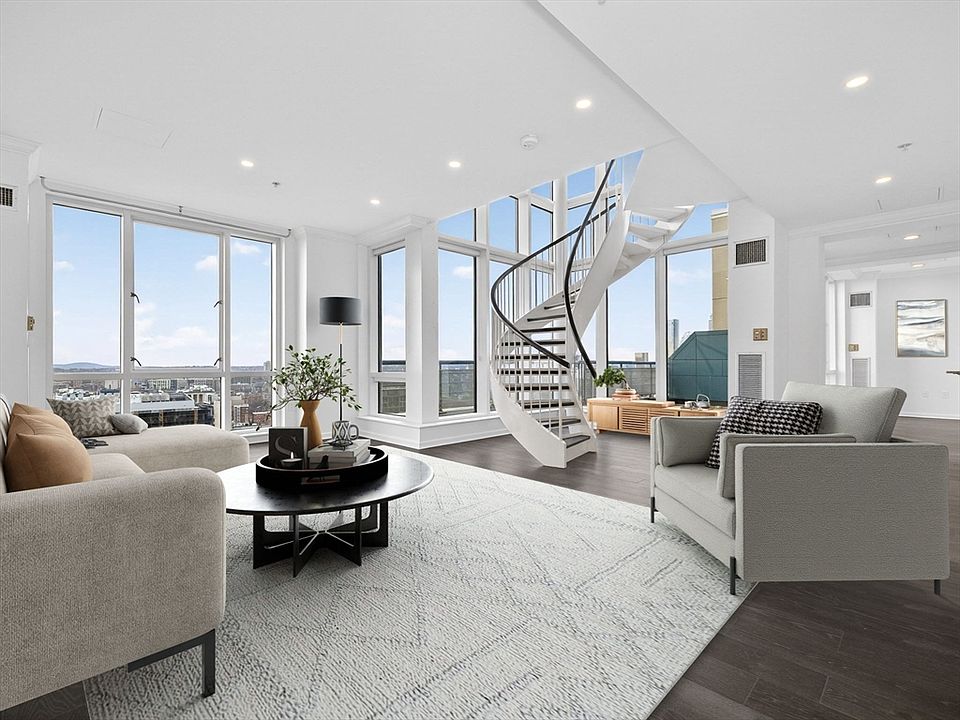 1st image of 1 Nassau St Unit 2207