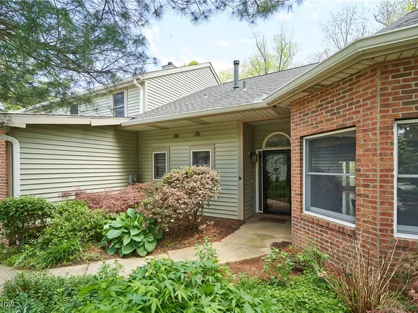 1746 Rock Hill Ln, Akron, OH 44313