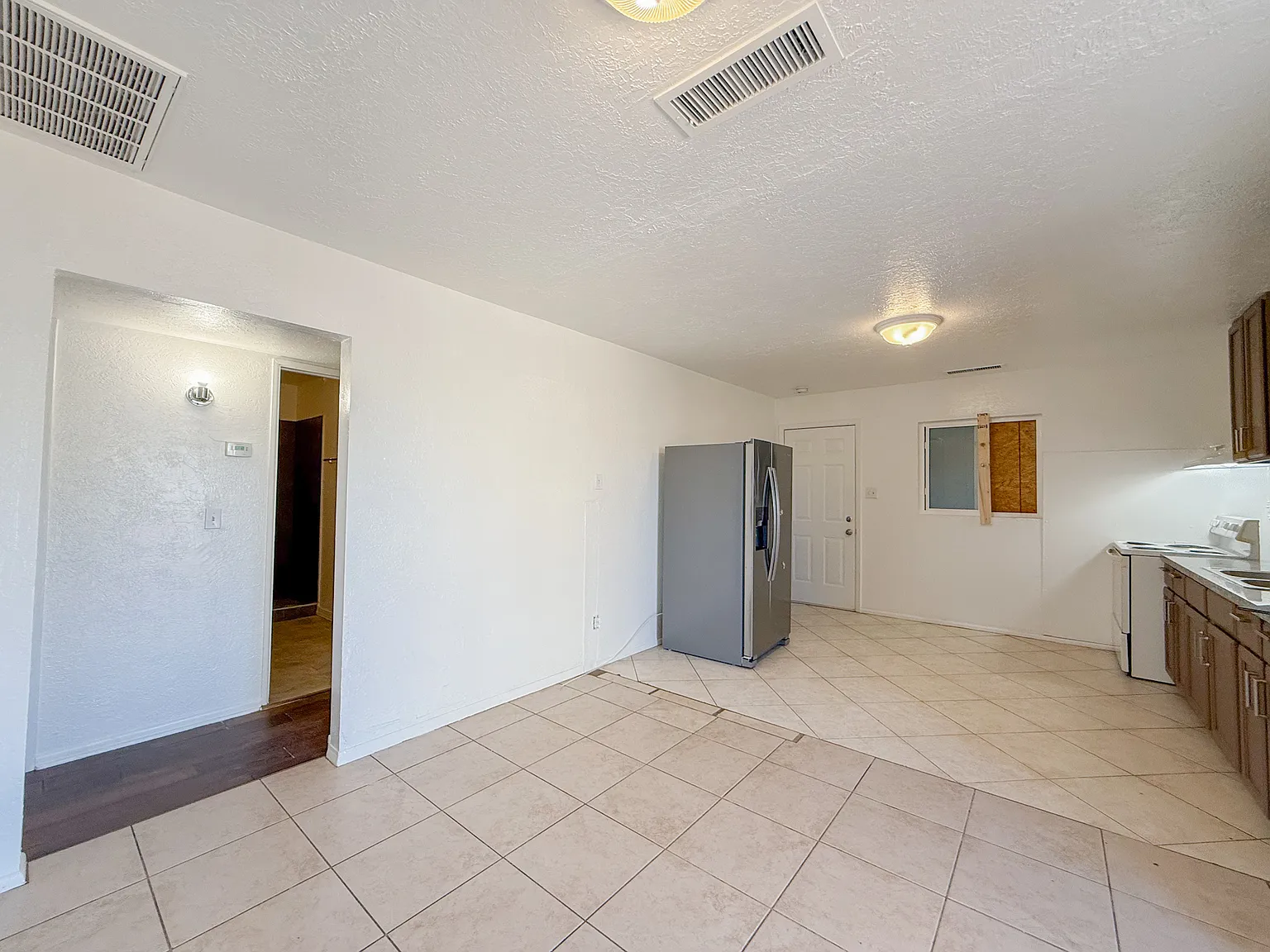 3442 E Melvin St — Photo 4
