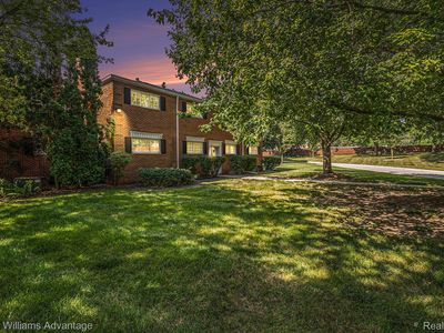 670 E Fox Hills Dr, Bloomfield Township, MI, 48304