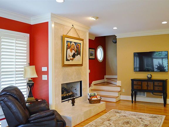 1298944_3