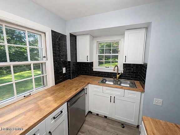 2nd image of 505 Forum Ave
