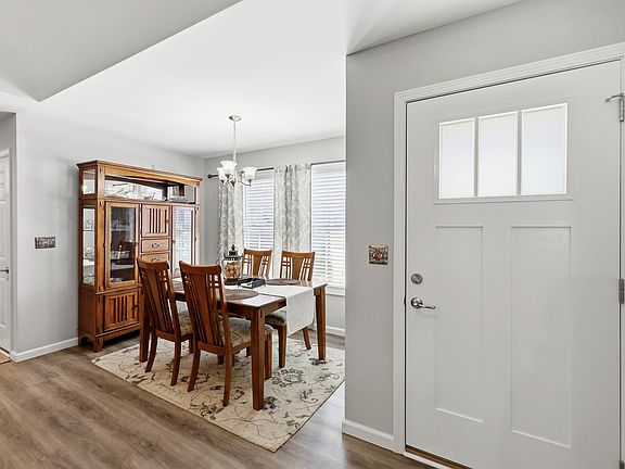 4th image of 437 Middle Creek Way