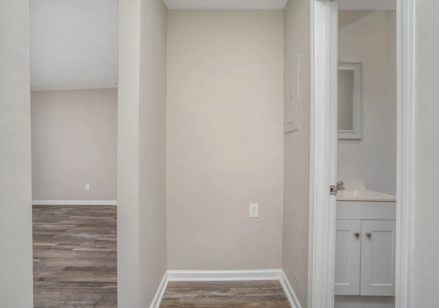 Layola Apartments — Photo 3