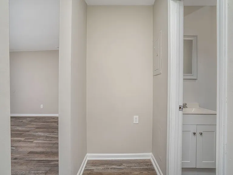 4301-4331 Layola Ave — Photo 11
