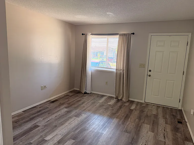 1325 W Nottingham Cir — Photo 6