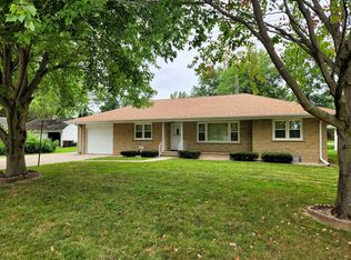510 Woodlawn Dr, Prophetstown, IL 61277