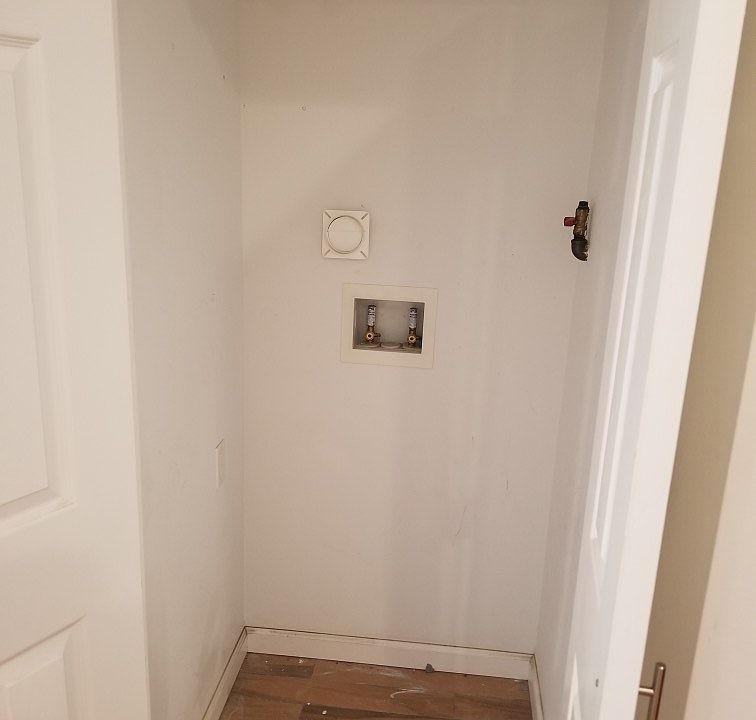 2nd image of 940 40th St #2F