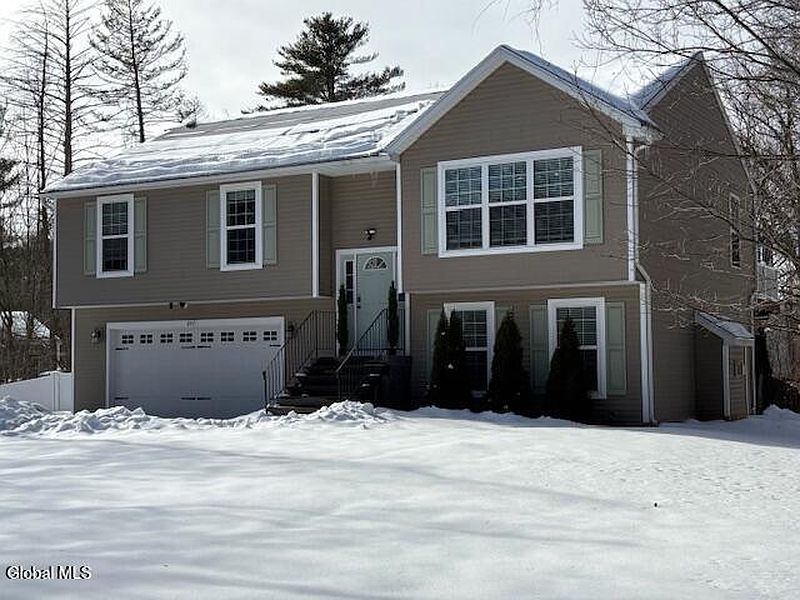 3rd image of 647 Pearse Road