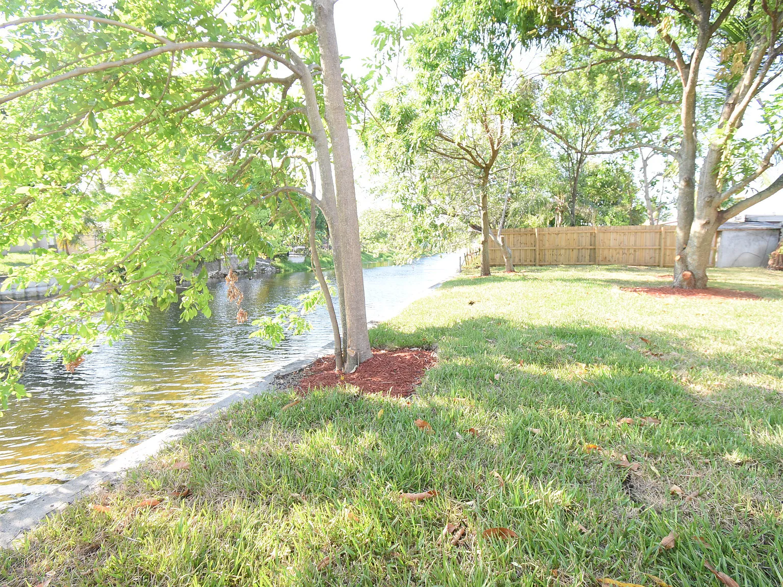 4 bed, 2.0 bath, 1607 sqft, $3,300 — Photo 4