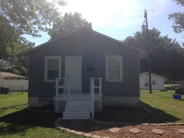 264 S 13th St, Wood River, IL 62095