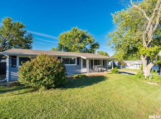 901 James St, South Pekin, IL