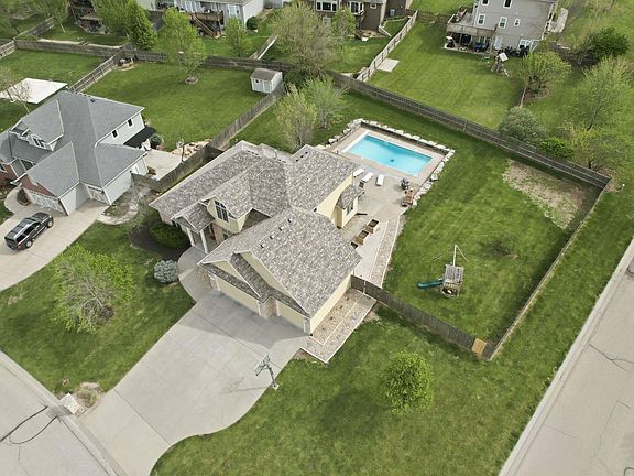2nd image of 7323 SW Kings Forest Rd