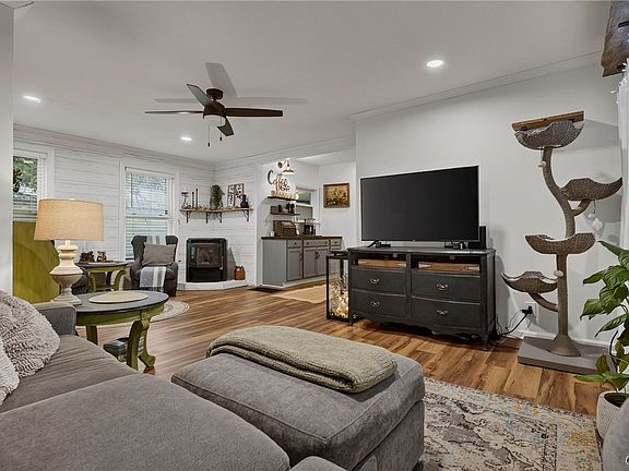 3rd image of 9047 Thomas Rd #64