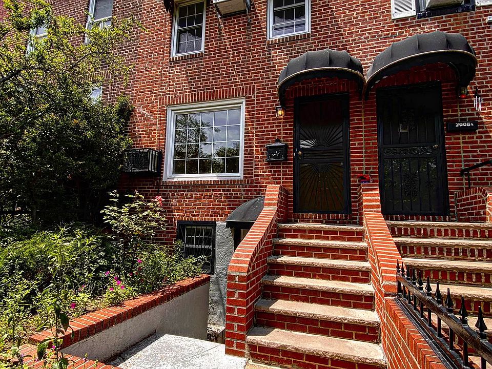 1st image of 20-10 26th St