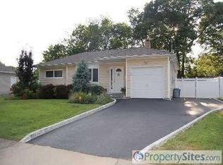 22 Colony Dr, West Sayville, NY 11796