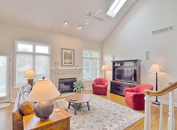 4th image of 3814 Rockpointe Dr