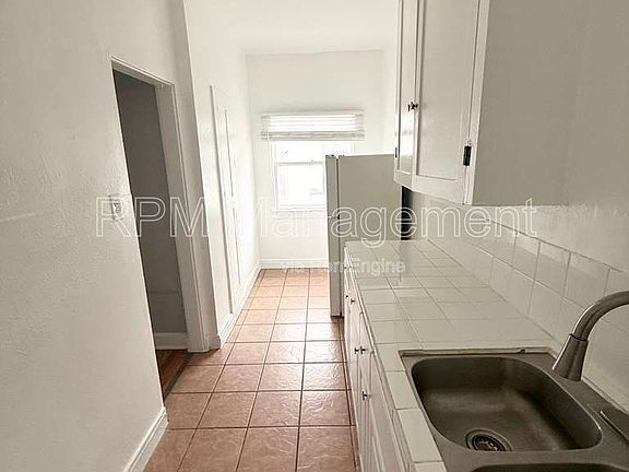 5th image of 849 S Kenmore Ave Unit 38