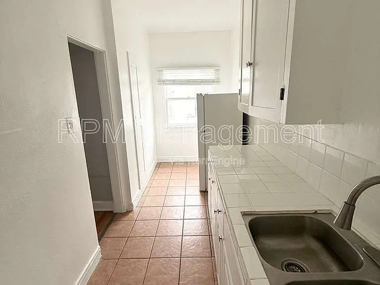 849 S Kenmore Ave #38 — Photo 5