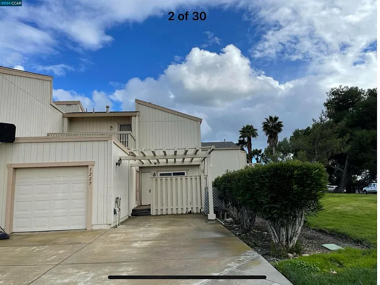 1229 Marina Cir — Photo 4