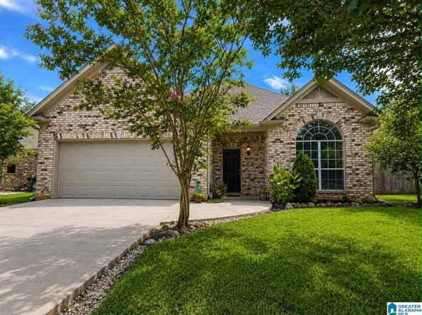 1012 Waterford Trl, Calera, AL 35040