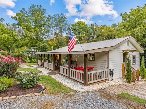 325 Austin St, Blue Ridge, GA 30513