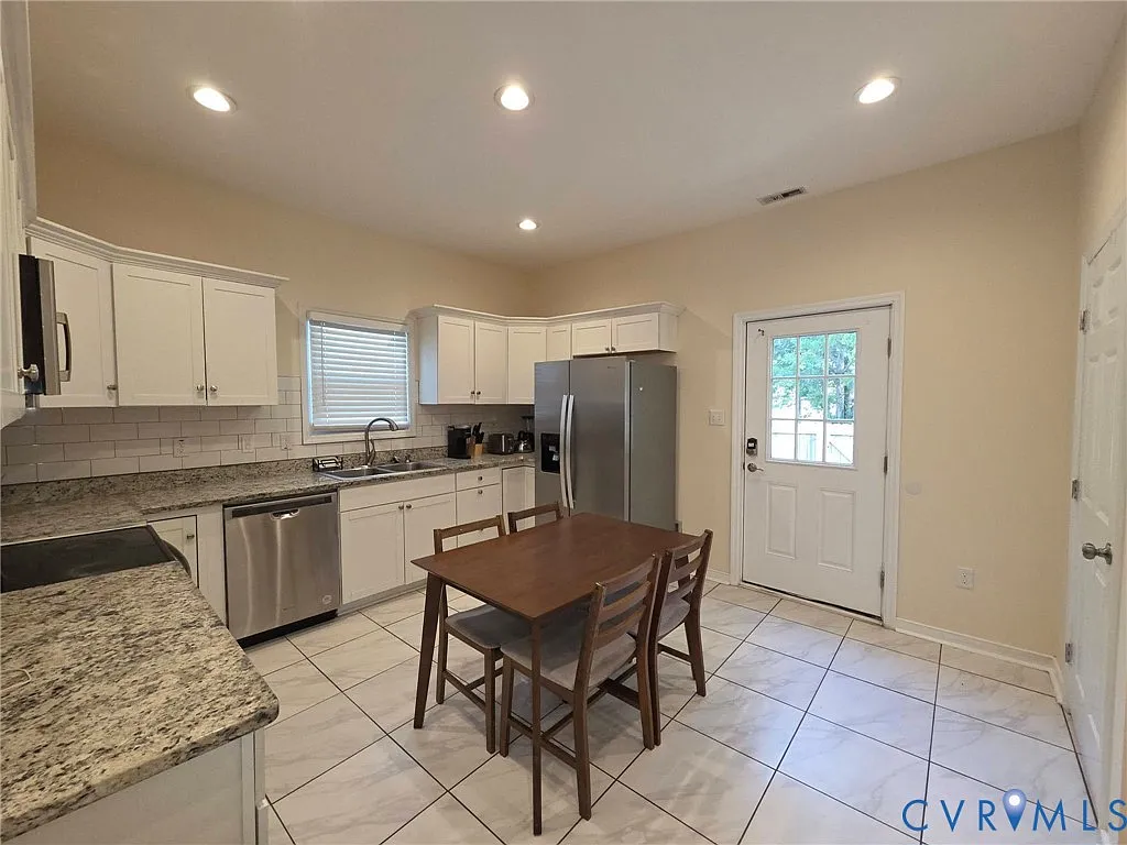 2 bed, 2.0 bath, 956 sqft, $1,700 — Photo 2