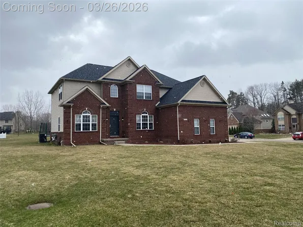 6230 Leighland Dr, Grand Blanc, MI 48439