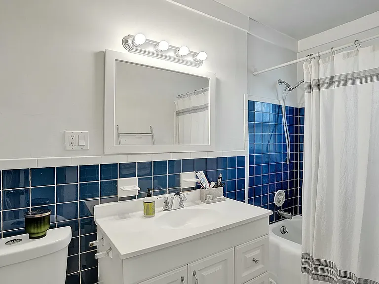 420 3rd Ave S #2 — Photo 8