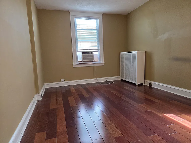 559 Rosalie St — Photo 6