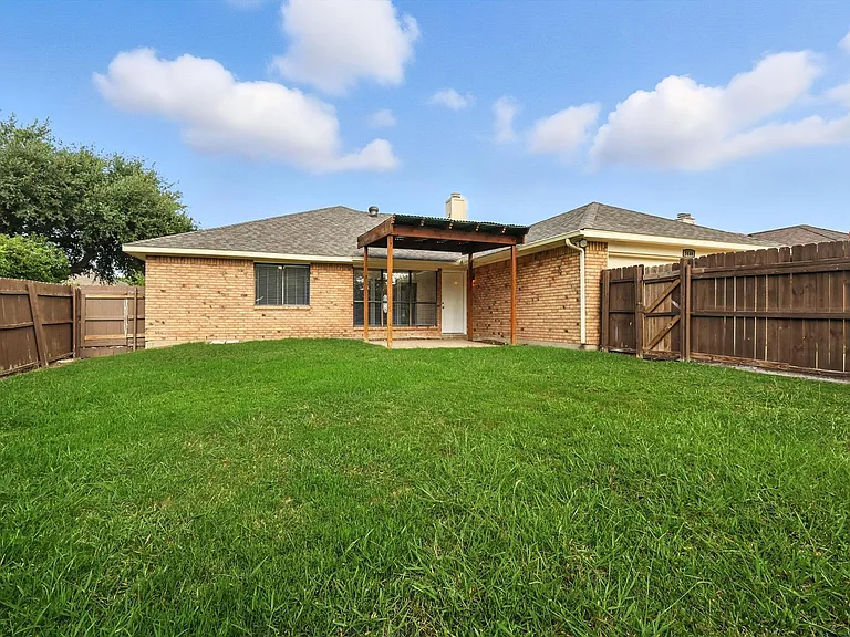 Spacious backyard