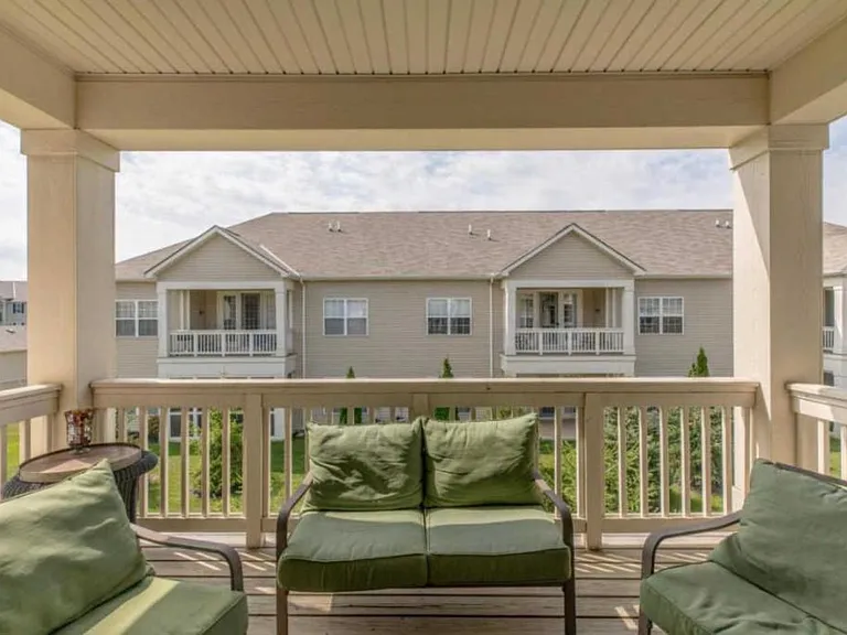 1425 Carylake Cir — Photo 21