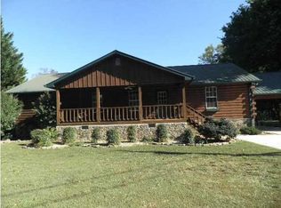 220 Circle R Dr, Benton, TN 37307
