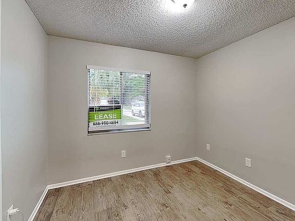 3rd image of 4419 Orangebrook Dr