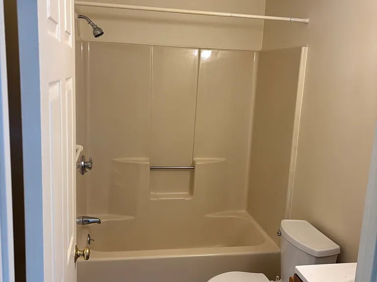 33 Webb Pl #6 — Photo 2
