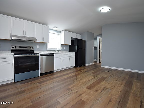 5th image of 2025 Hollywood Dr