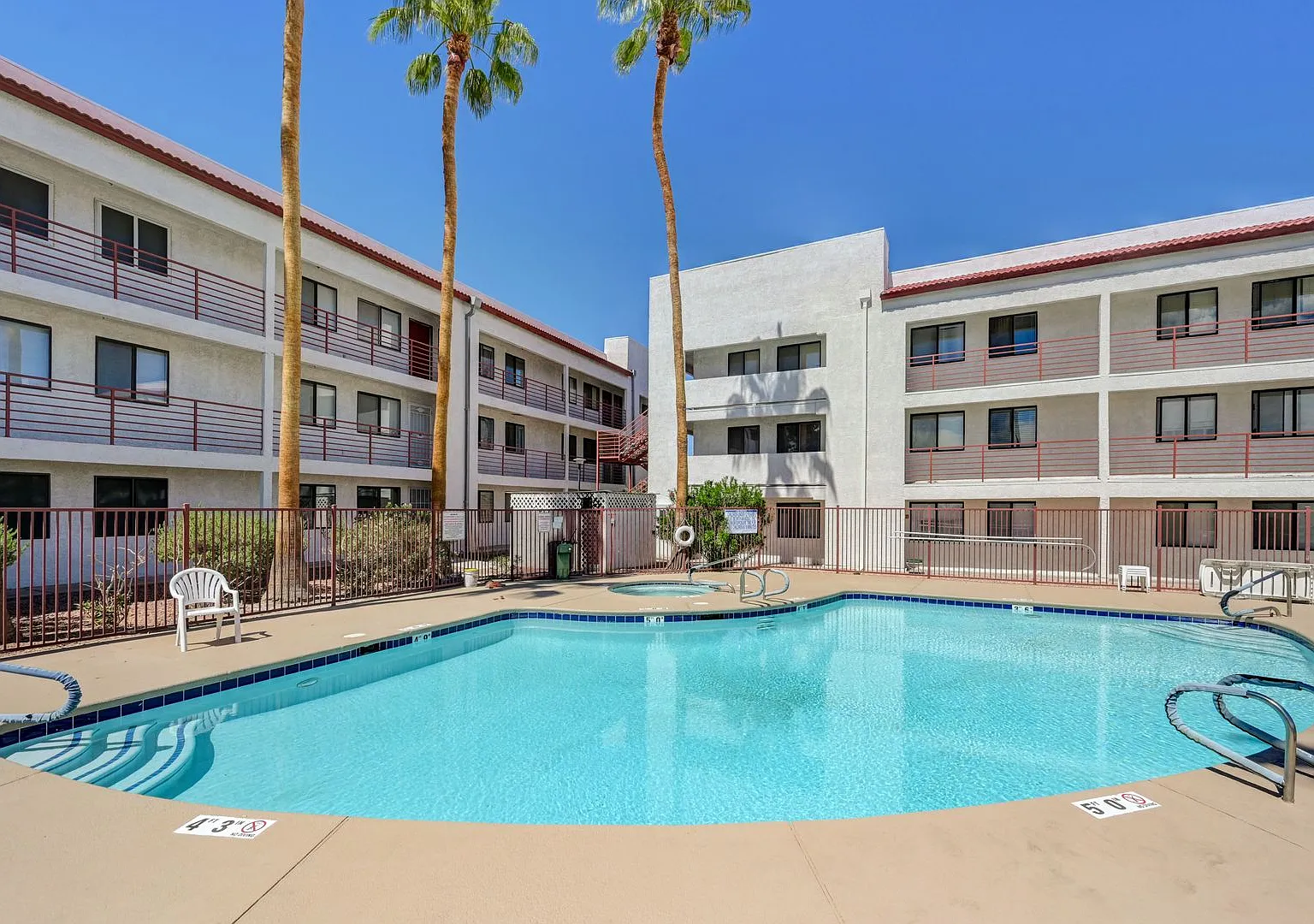 Beautifully Remodeled 1 Bedroom Condo - Close to UNLV Campus — Photo 1