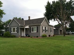 403 E Main St, Mount Hope, KS 67108