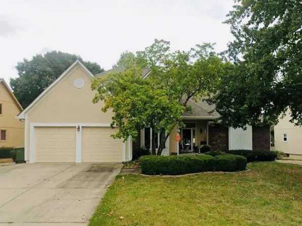 2016 NE Waterfield Dr, Blue Springs, MO 64014