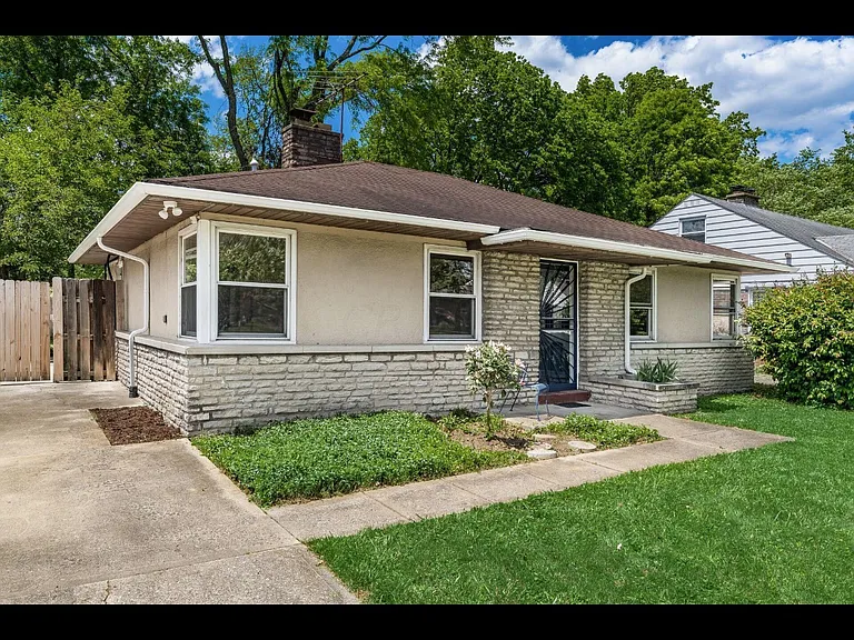 59 N Ashburton Rd — Photo 2