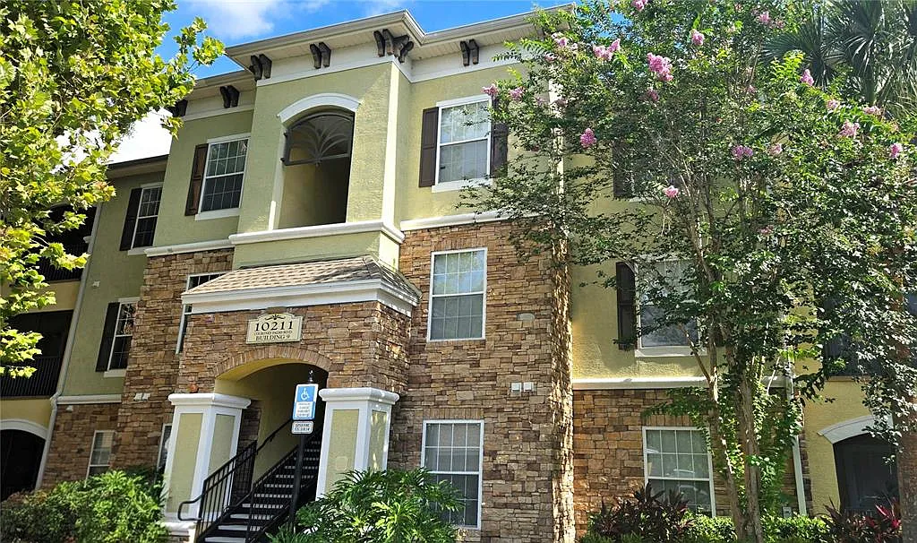 2 bed, 2.0 bath, 1045 sqft, $1,595 — Photo 2