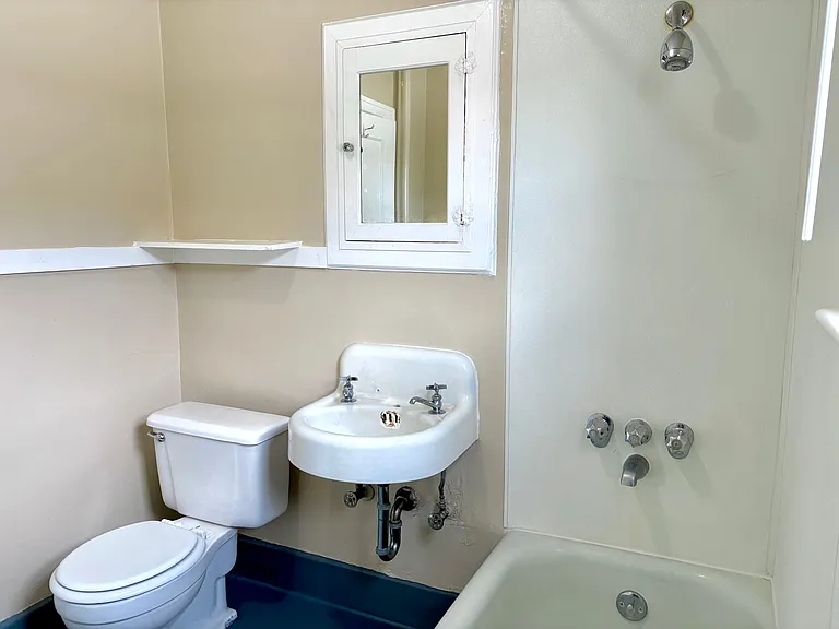 1035 SE 12th Ave — Photo 13
