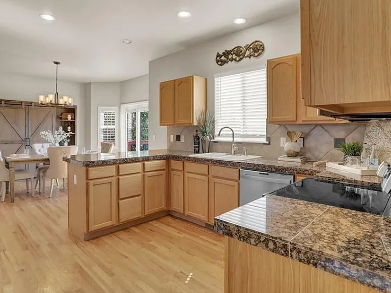 5727 Cross Creek Dr — Photo 12