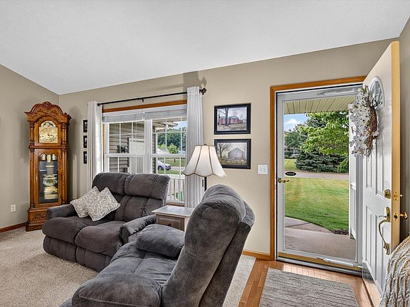 4th image of 6294 Clovermeadows Ave