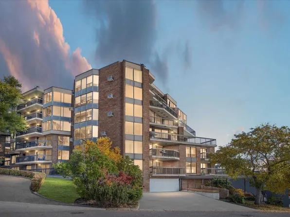 320 Meredith Rd NE #302, Calgary, AB T2E 5A6