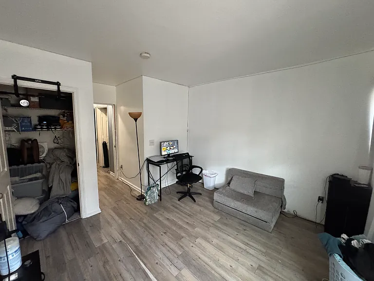 1149 E 4th St #3 — Photo 7
