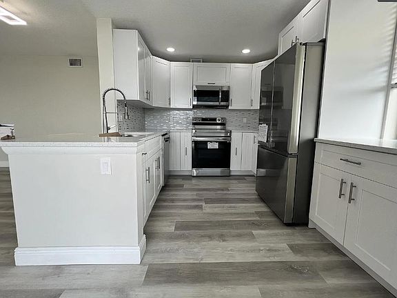 3rd image of 600 Egret Cir APT 7505