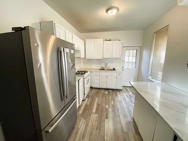 534 E Indiana Ave — Photo 15
