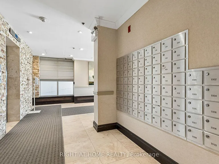 212 Kerr St #207 — Photo 5