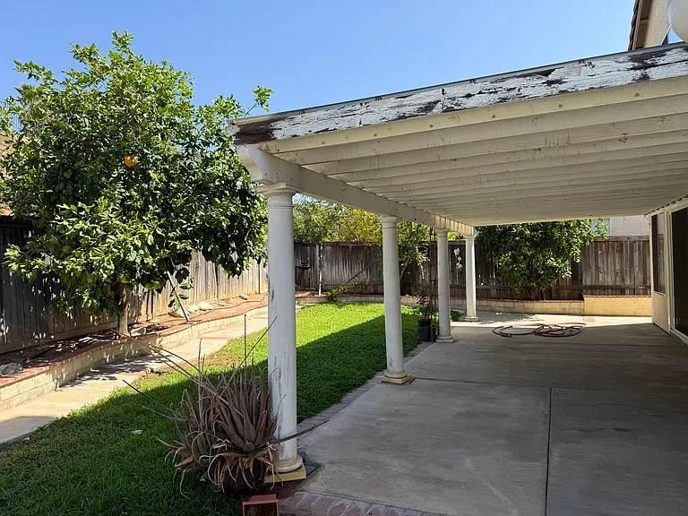 652 Avondale Dr — Photo 23